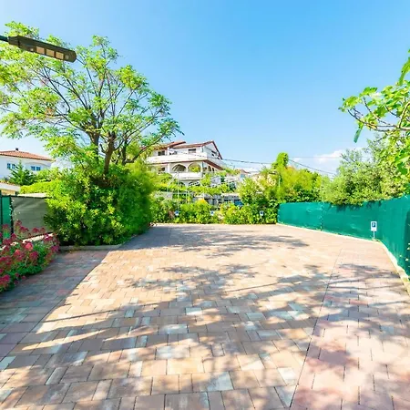 Ivan M Appartement *