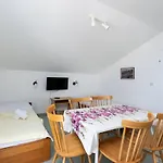 Ivan M Apartman *
