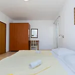 Ivan M Apartman *