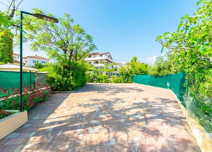 Ivan M アパート *