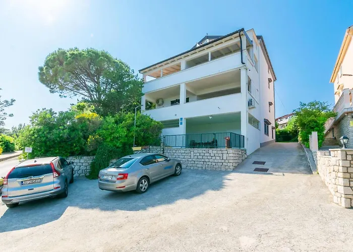 Ivan M アパート ロパール