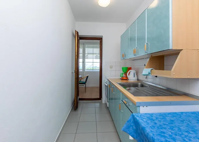 Ivan M アパート ロパール