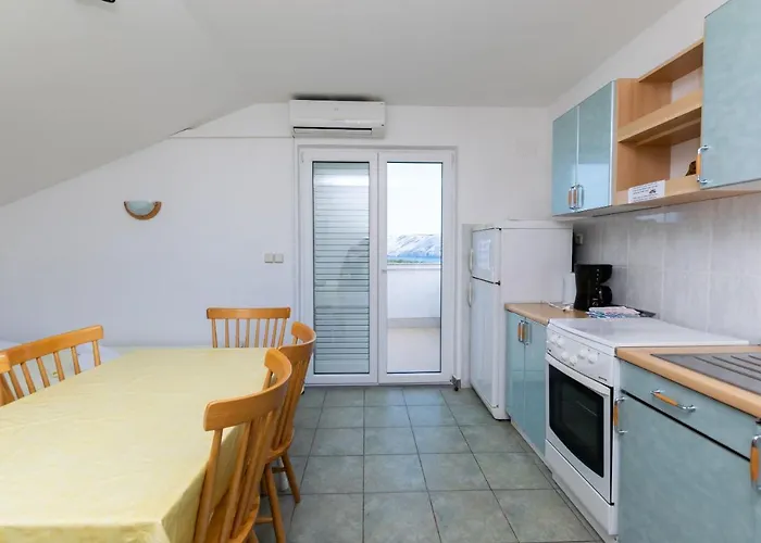 Ivan M アパート ロパール